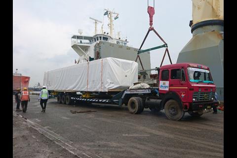 The first bodyshell for the fleet of WAG12 Prima electric locomotives which Alstom is to supply to Indian Railways was unloaded at the Port of Kolkata.
